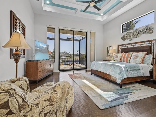 Luxurious Waterfront Retreat - 4 Bedroom Vacation Rental in Cape Coral